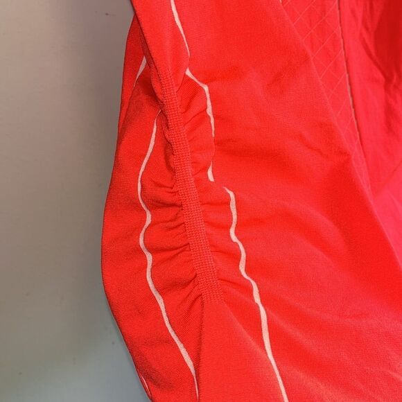 EXCELLENT CONDITION WOMEN’S COLORFUL SMALL REFLECTIVE ATHLETA TECH TOP - Picture 7 of 9